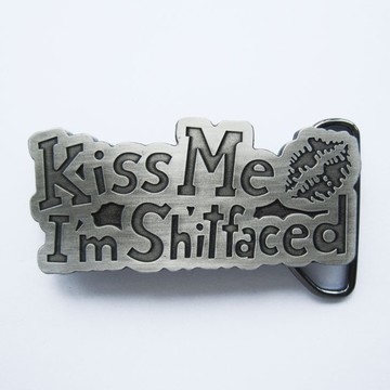 Kiss Me -I&rsquo;m Shitfaced - Riem Buckle/Gesp